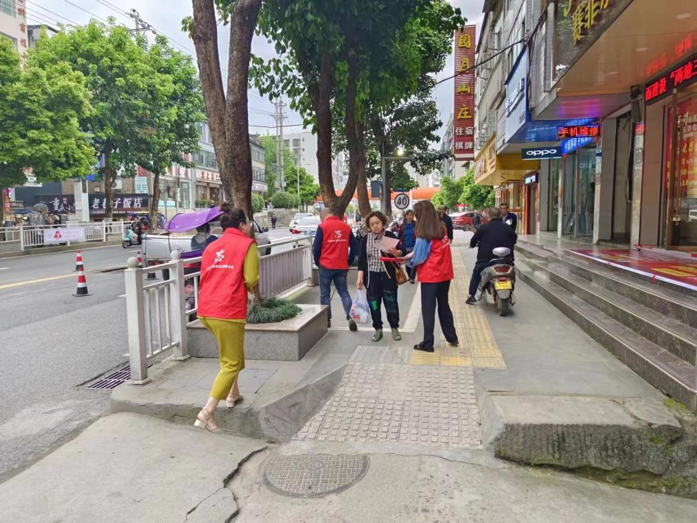 巴中市秦巴農業(yè)融資擔保股份有限公司開展“創(chuàng)建文明城市，傳遞文明理念”主題創(chuàng)文宣傳活動